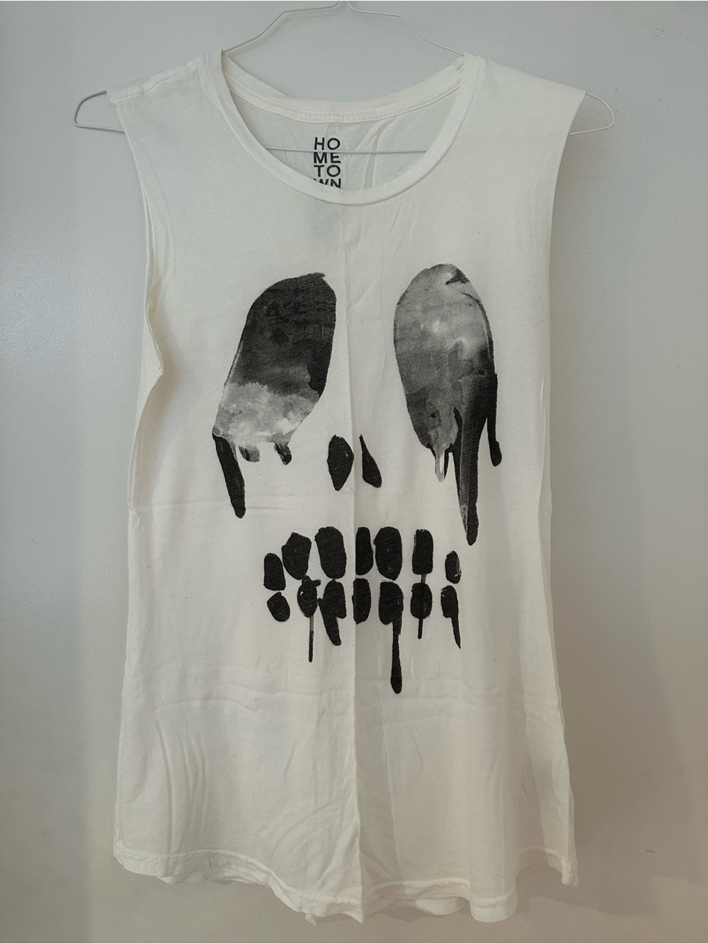 Home Town Heroes Women’s White Muscle Tank with Black Skull Print Size Medium